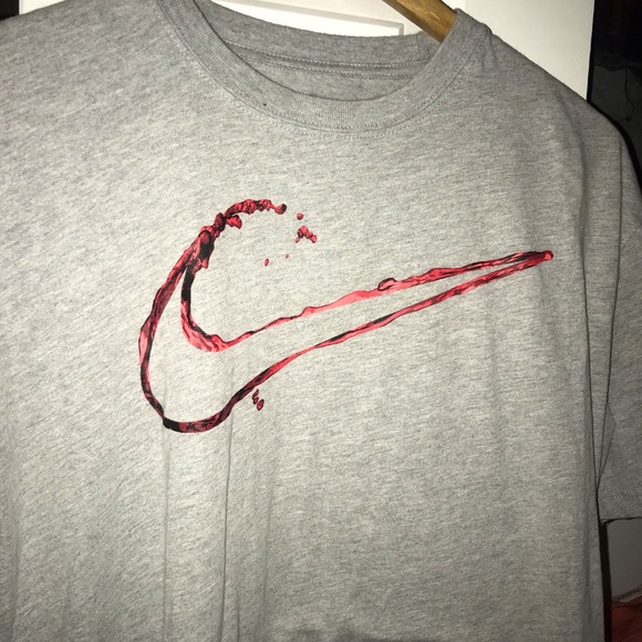Nike T-Shirt - Picture 2 of 2